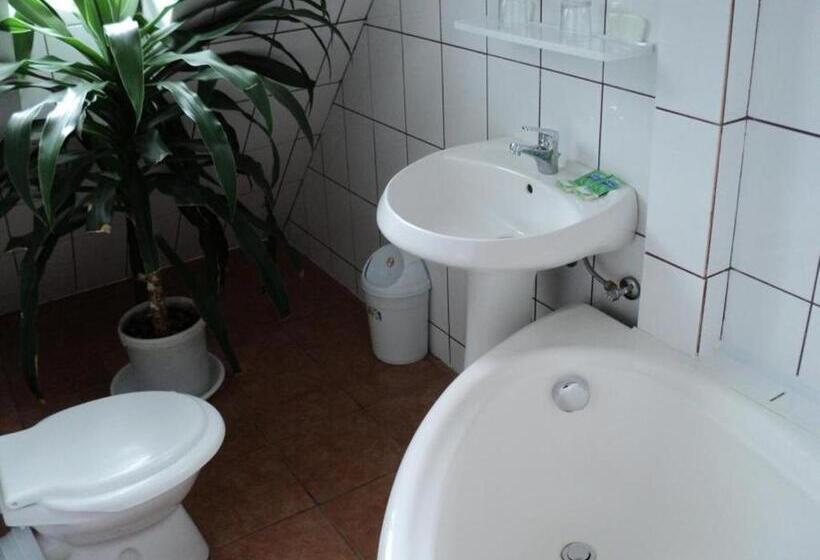 Quarto Quádruplo Estandar, Randevú Panzió