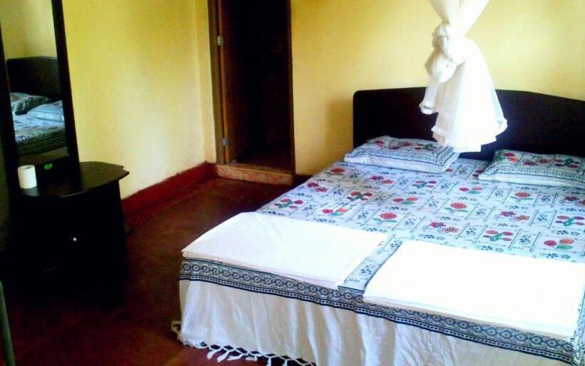 اتاق استاندارد با چشم‌انداز کوهستان, Haniffas Holiday Inn