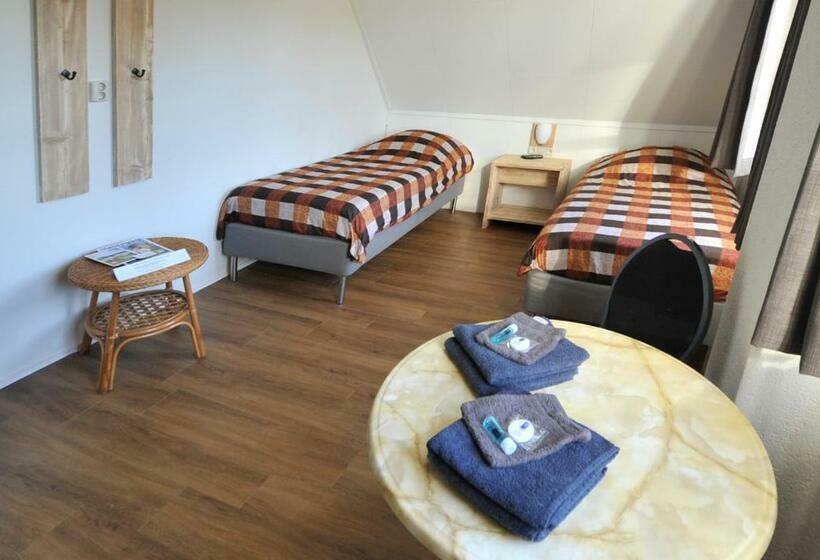 Quarto Estandar Banheiro Compartilhado, Herberg De Zwaan Hedel