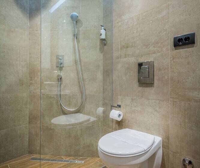 اتاق لوکس با وان آب گرم, Level Luxury Suites