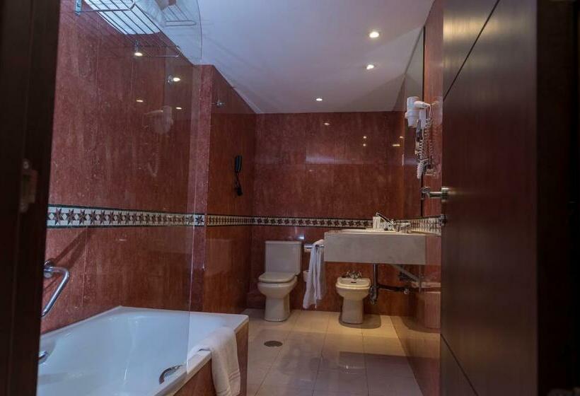 اتاق اکونومی, Palacio Valderrabanos