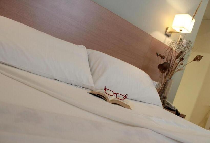 اتاق استاندارد سه نفره, Alba