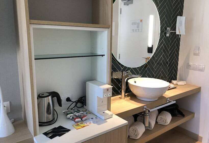 اتاق سوپریور با چشم‌انداز استخر, Bq Paguera Boutique Hotel   Adults Only