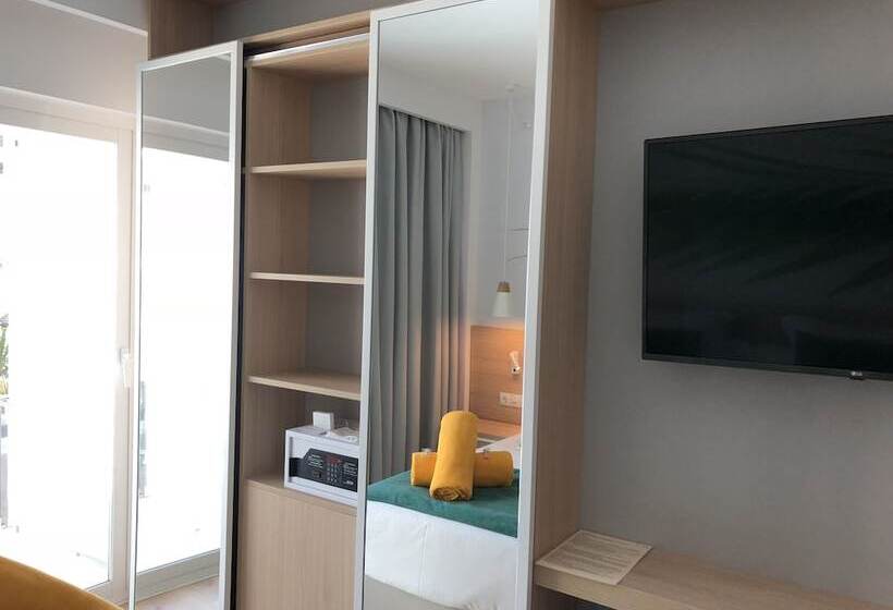 اتاق سوپریور با چشم‌انداز استخر, Bq Paguera Boutique Hotel   Adults Only