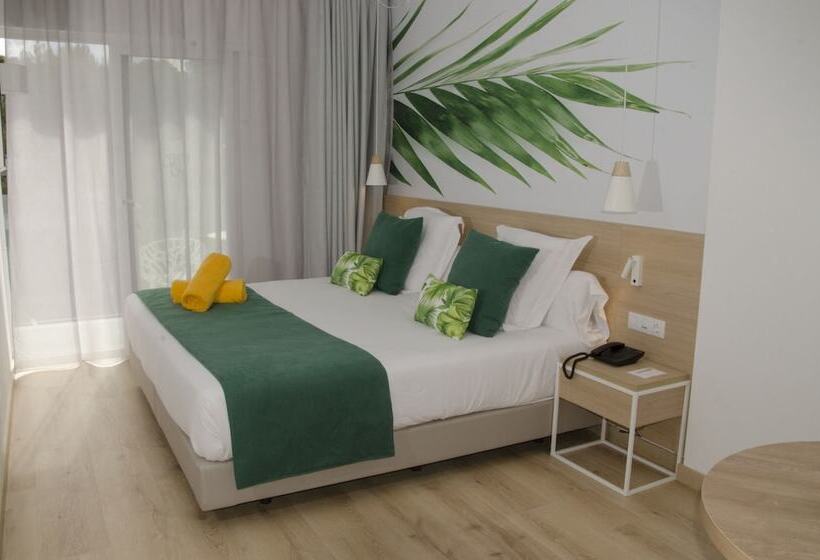 اتاق سوپریور با چشم‌انداز استخر, Bq Paguera Boutique Hotel   Adults Only