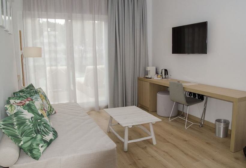 سوییت جونیور با چشم‌انداز استخر, Bq Paguera Boutique Hotel   Adults Only