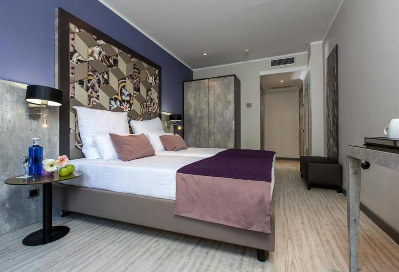 Трехместный Номер Superior, Leonardo Hotel Barcelona Las Ramblas