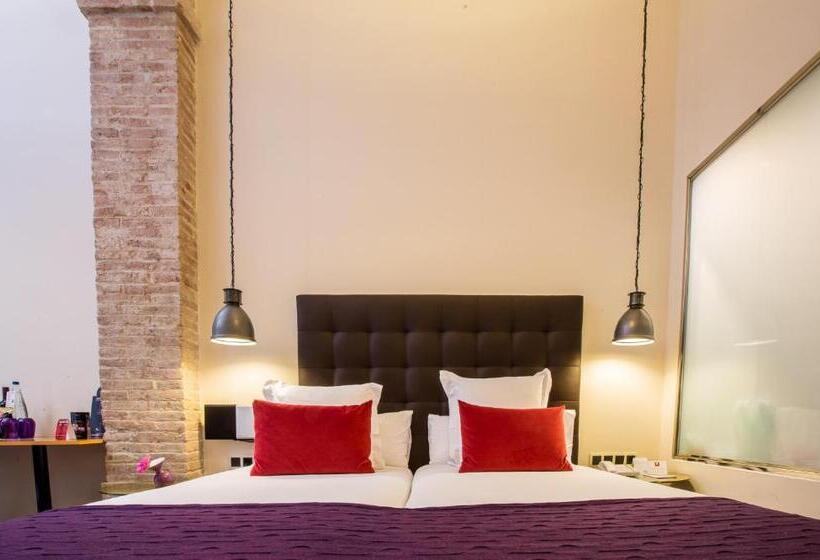 Трехместный Номер Deluxe, Leonardo Hotel Barcelona Las Ramblas