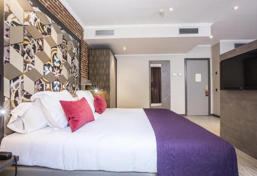 Трехместный Номер Deluxe, Leonardo Hotel Barcelona Las Ramblas