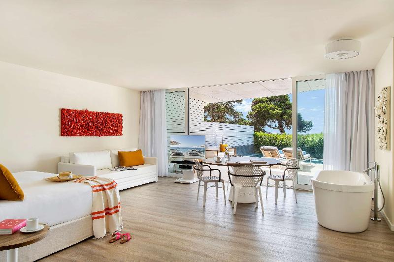 Suite con Piscina, Me Ibiza   The Leading Hotels Of The World