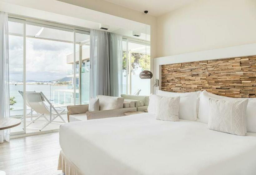 Habitación Estándar Vista Mar con Terraza, Me Ibiza   The Leading Hotels Of The World