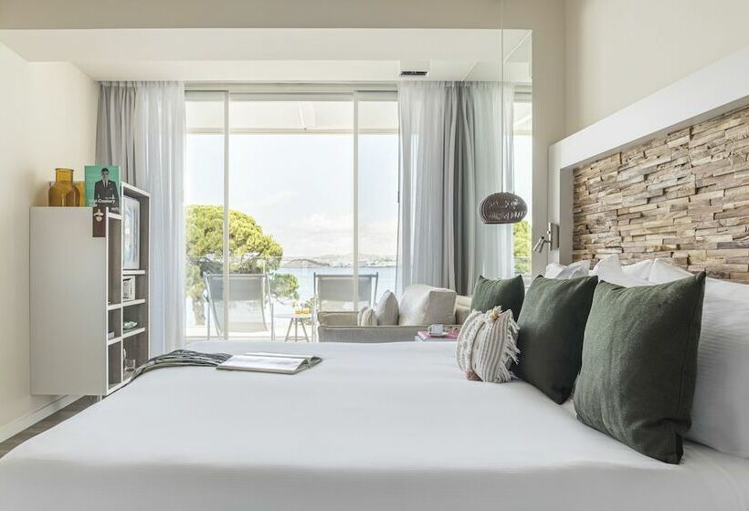 Habitación Estándar Vista Mar con Terraza, Me Ibiza   The Leading Hotels Of The World