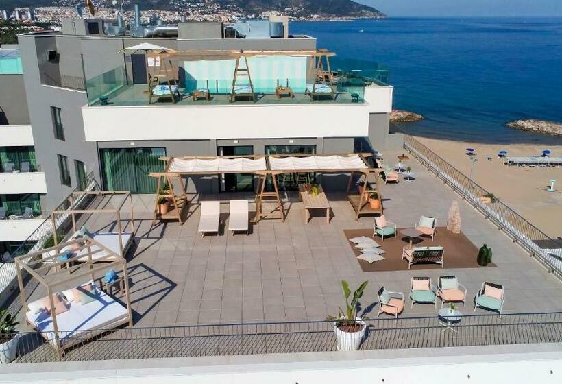 带海景的复工套房, Me Sitges Terramar