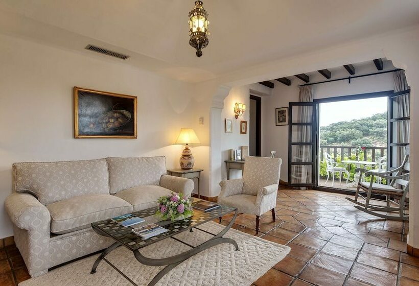 Полулюкс с Балконом, Finca La Bobadilla