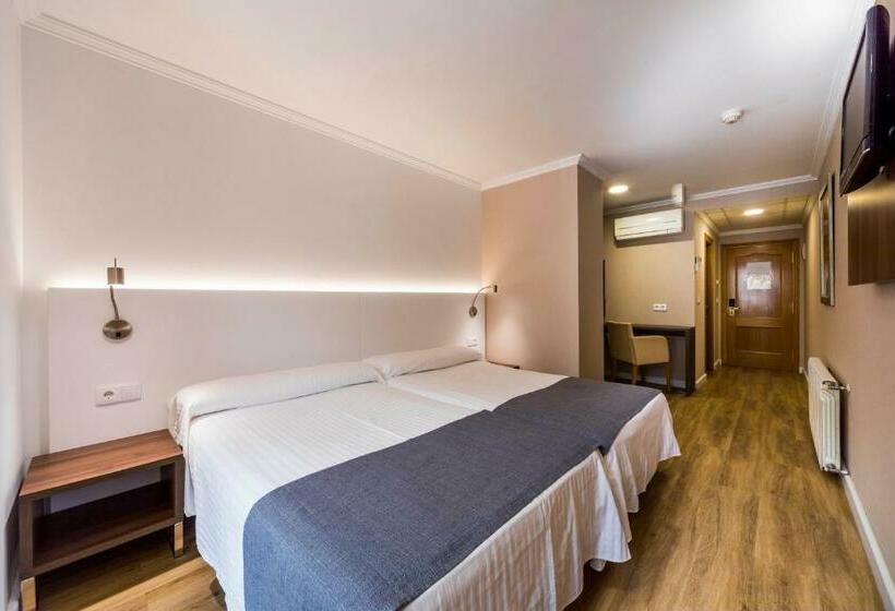 Quarto Triplo Estandar, Rosaleda Del Mijares