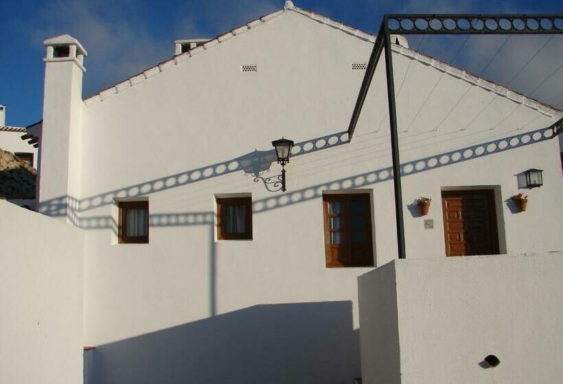 스탠다드 스튜디오, Villa Turistica De Priego