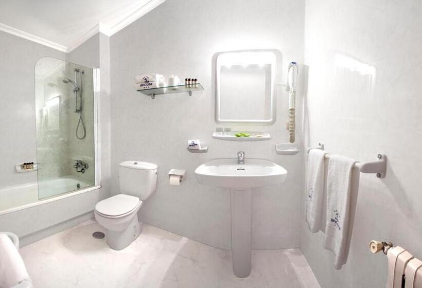 اتاق استاندارد سه نفره, Ancora Sanxenxo