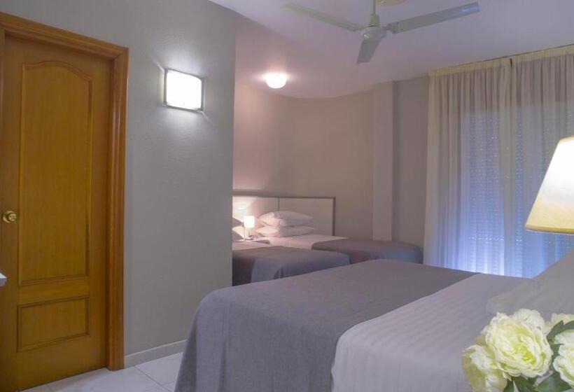 اتاق استاندارد چهارنفره با بالکن, Ancora Sanxenxo