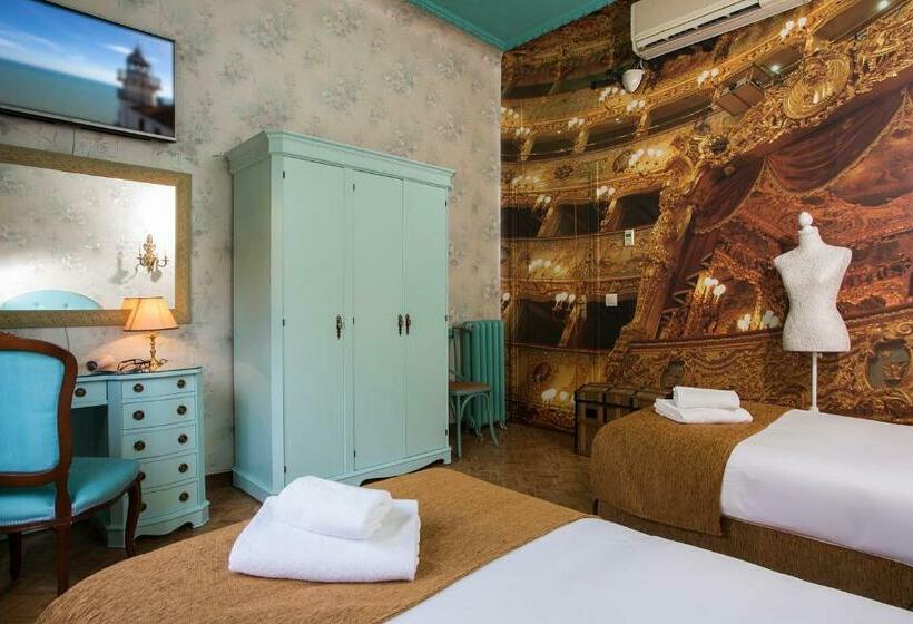 اتاق استاندارد سه نفره, Casual Del Teatro Madrid