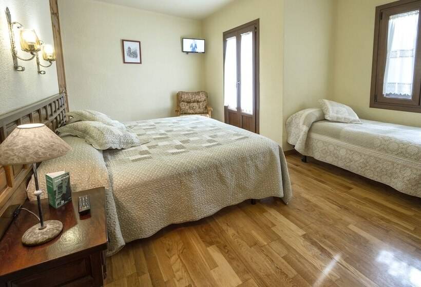 Habitación Cuádruple Estándar, Farré D'avall