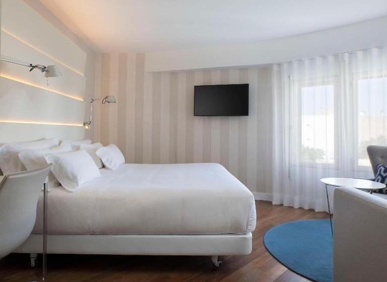 Habitación Estándar con Vistas, NH Madrid Balboa