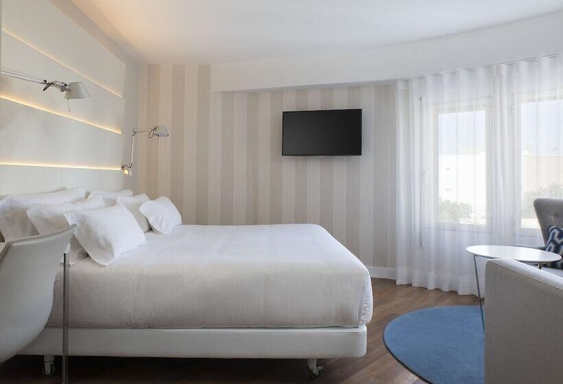 Habitación Estándar con Vistas, NH Madrid Balboa