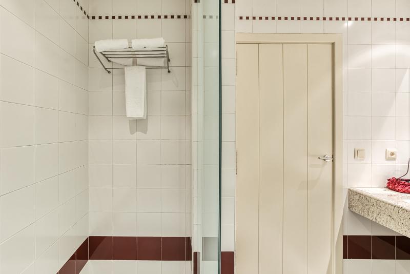 Полулюкс, Emporium  Adults Only
