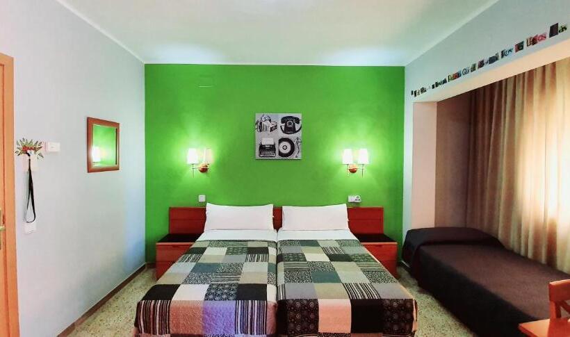 اتاق استاندارد سه نفره, Marinada Cambrils