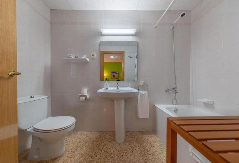 اتاق استاندارد سه نفره, Marinada Cambrils