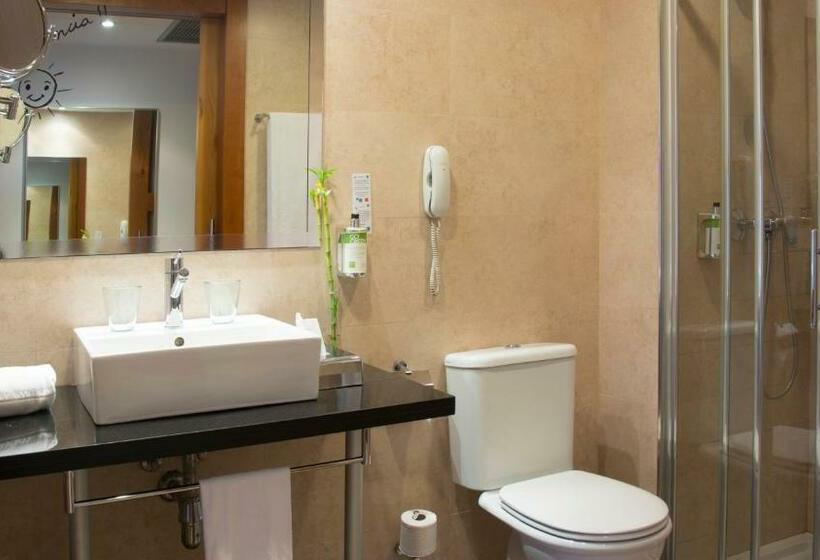Habitación Triple Estándar, Port Azafata Valencia