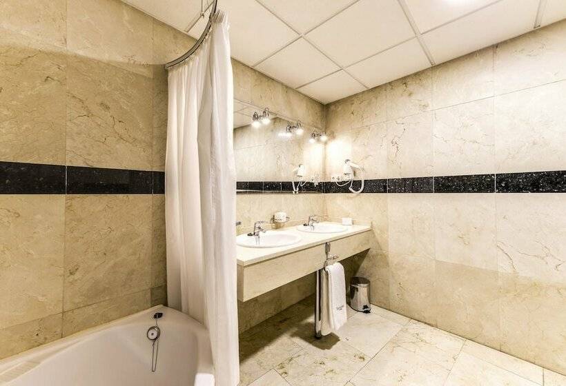 اتاق استاندارد سه نفره, Sercotel Alfonso Vi