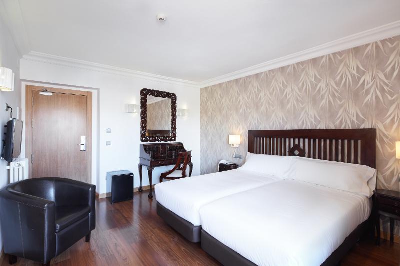 חדר סטנדרט לשלושה, Sercotel Hotel President