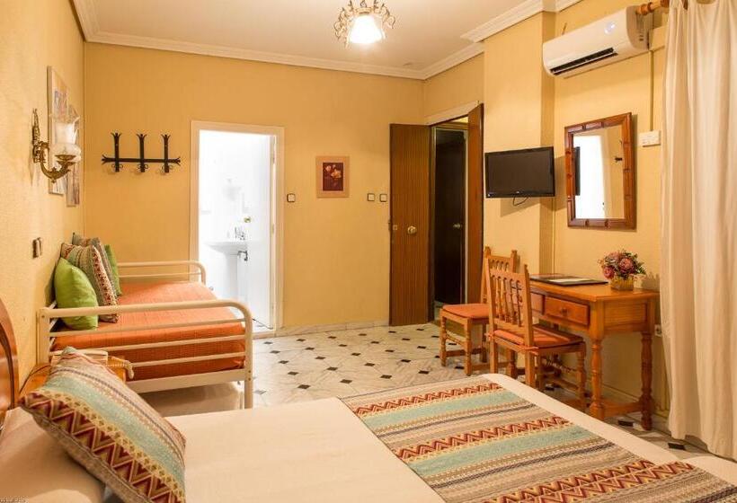 اتاق استاندارد سه نفره, Bed & Breakfast Naranjo