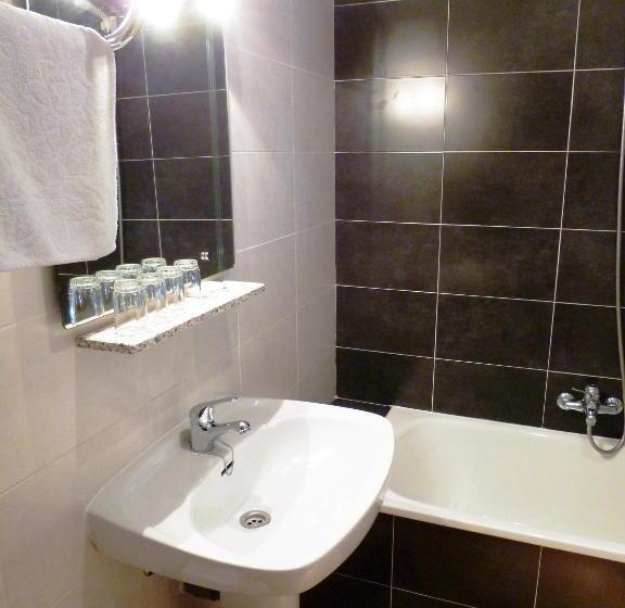 اتاق استاندارد اینتریور, Hostal Madrid