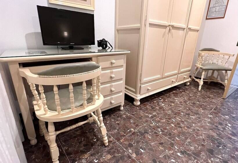 スタンダードトリプルルーム, Hostal La Janda