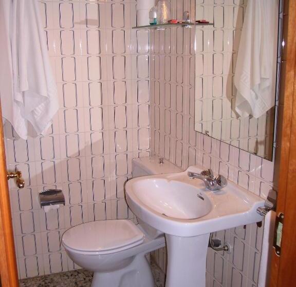 Номер Стандарт, Hostal L'escon