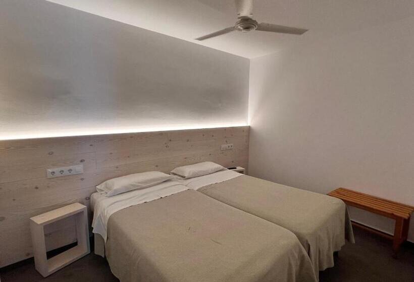 اتاق استاندارد با بالکن, Hostal Rom Familiar