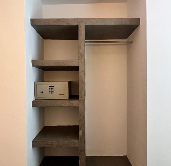 バルコニー付きスタンダードトリプルルーム, Hostal Rom Familiar