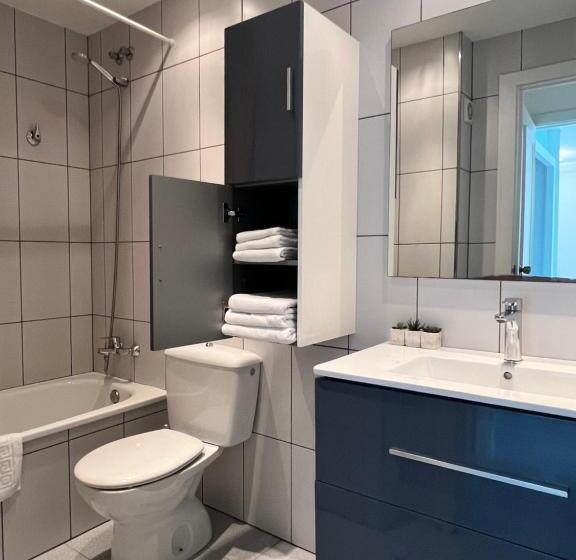 Apartamento 2 Quartos com Varanda, Hostal Rom Familiar