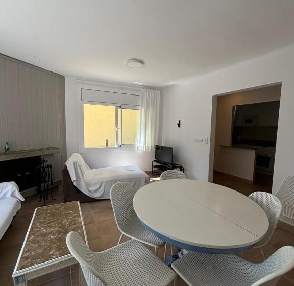 ３ベッドルームハウス, Hostal Rom Familiar