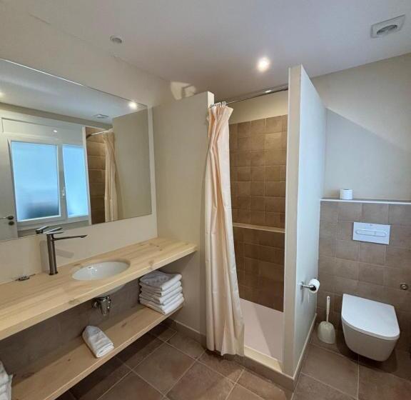 ３ベッドルームハウス, Hostal Rom Familiar