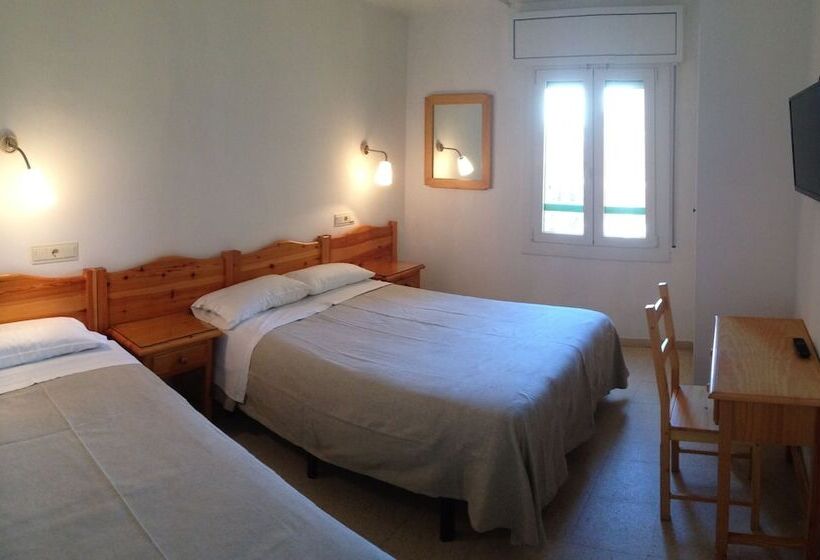 Quarto Triplo Estandar, Hostal Rom Familiar