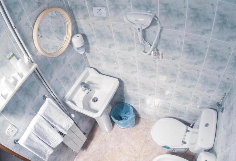 标准三人间, Hostal La Rosa