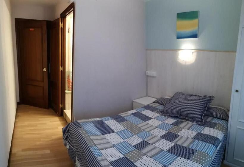 Quarto Estandar Banheiro Compartilhado, Hostal Campoamor