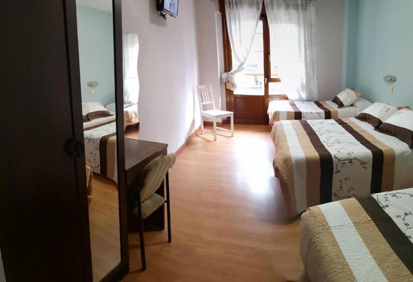 Quarto Familiar, Hostal Campoamor