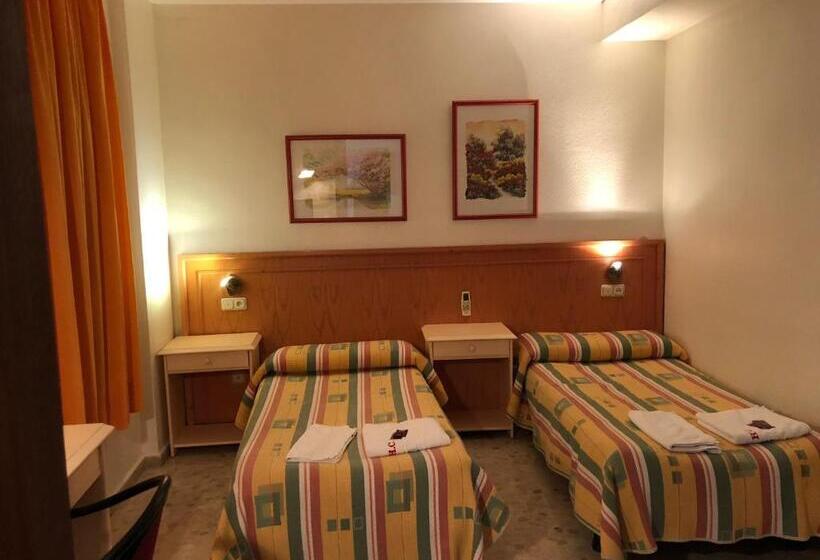 Habitación Estándar, Hostal Carlos Iii