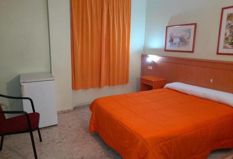 Номер Стандарт Индивидуальный, Hostal Carlos Iii