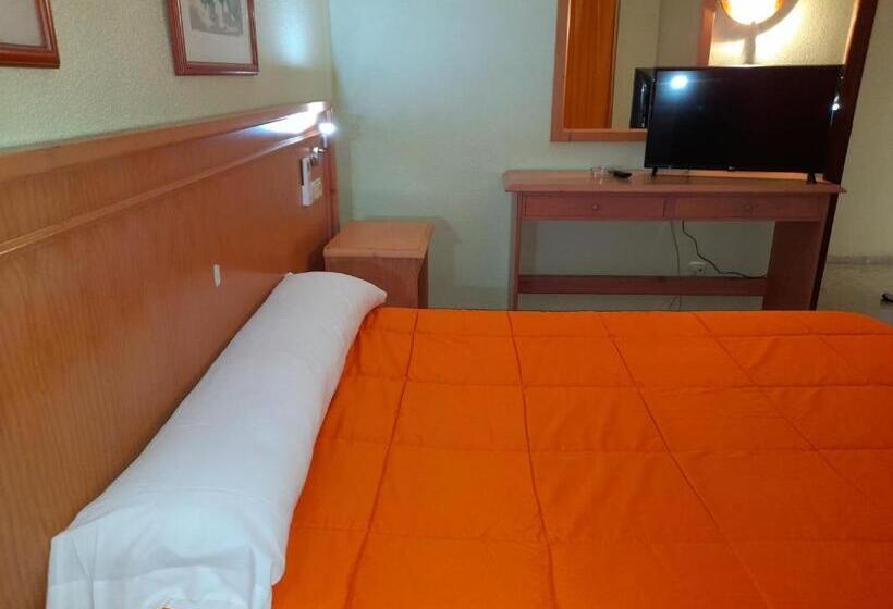 Habitación Estándar, Hostal Carlos Iii