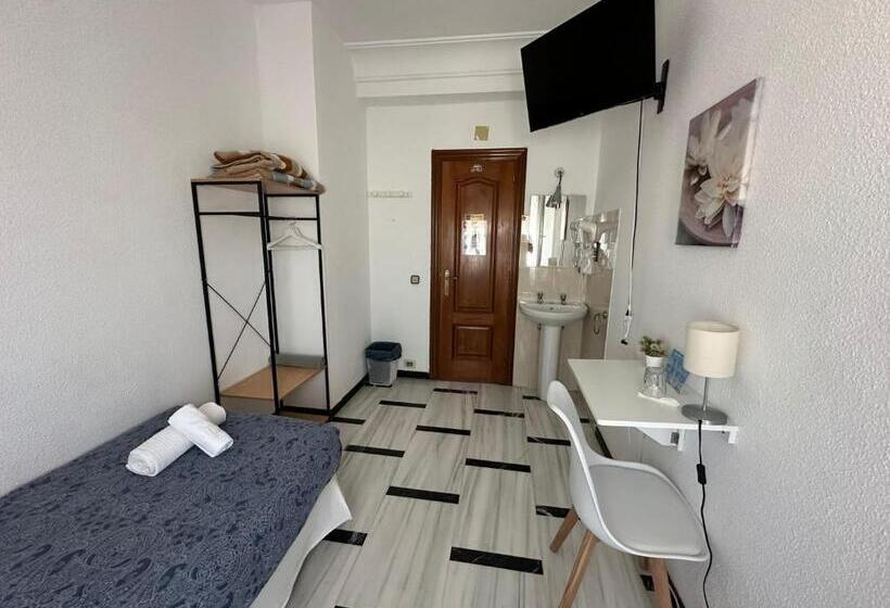 اتاق استاندارد یک تخته با سرویس بهداشتی مشترک, Hostal Arrate