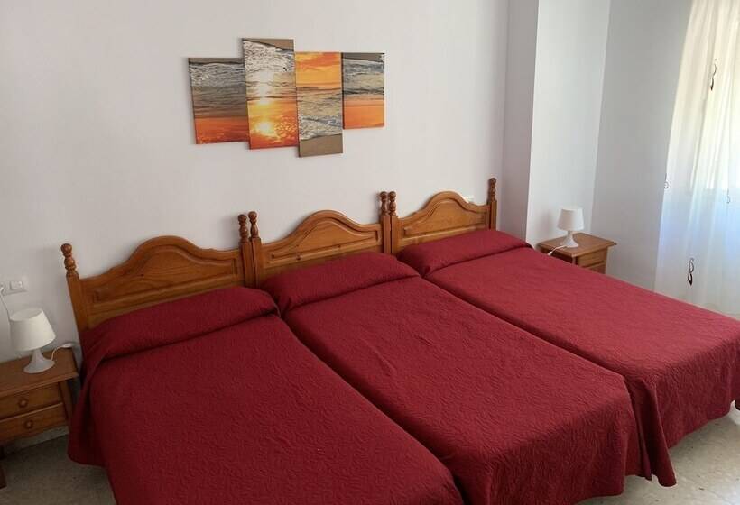 Номер Стандарт Трехместный, Hostal Mediterráneo